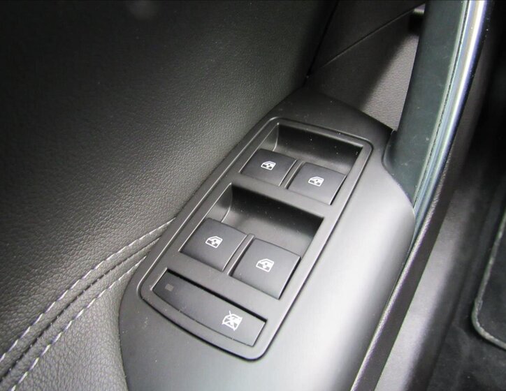 Opel Insignia Sedan / Limuzína 2,0 l 118 kw