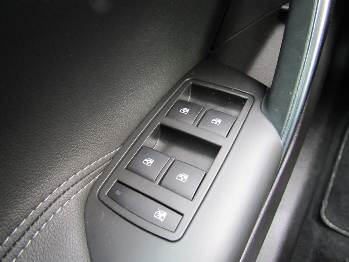 Opel Insignia Sedan / Limuzína 2,0 l 118 kw