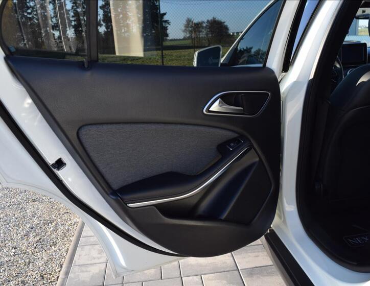 Mercedes-Benz GLA 28