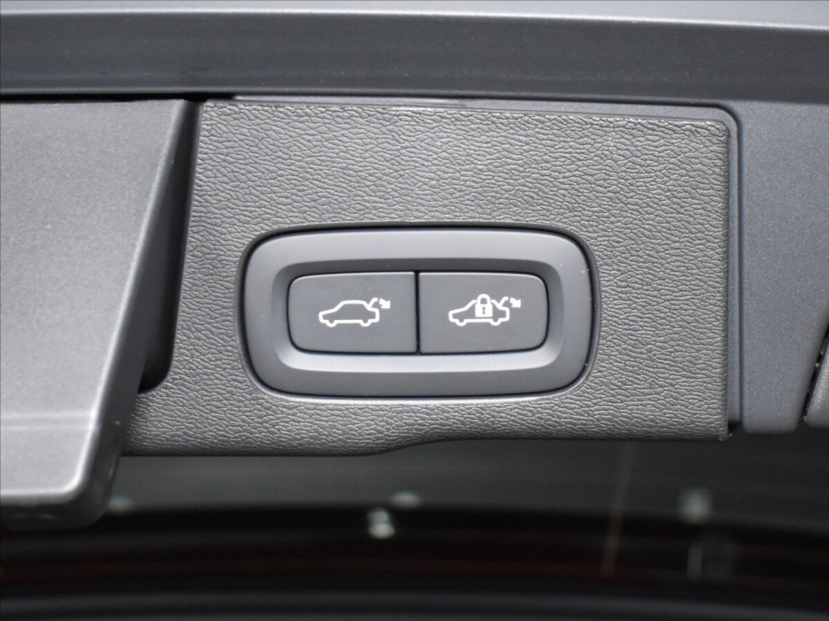 Volvo XC60 SUV / Terénní 2,0 l 184 kw