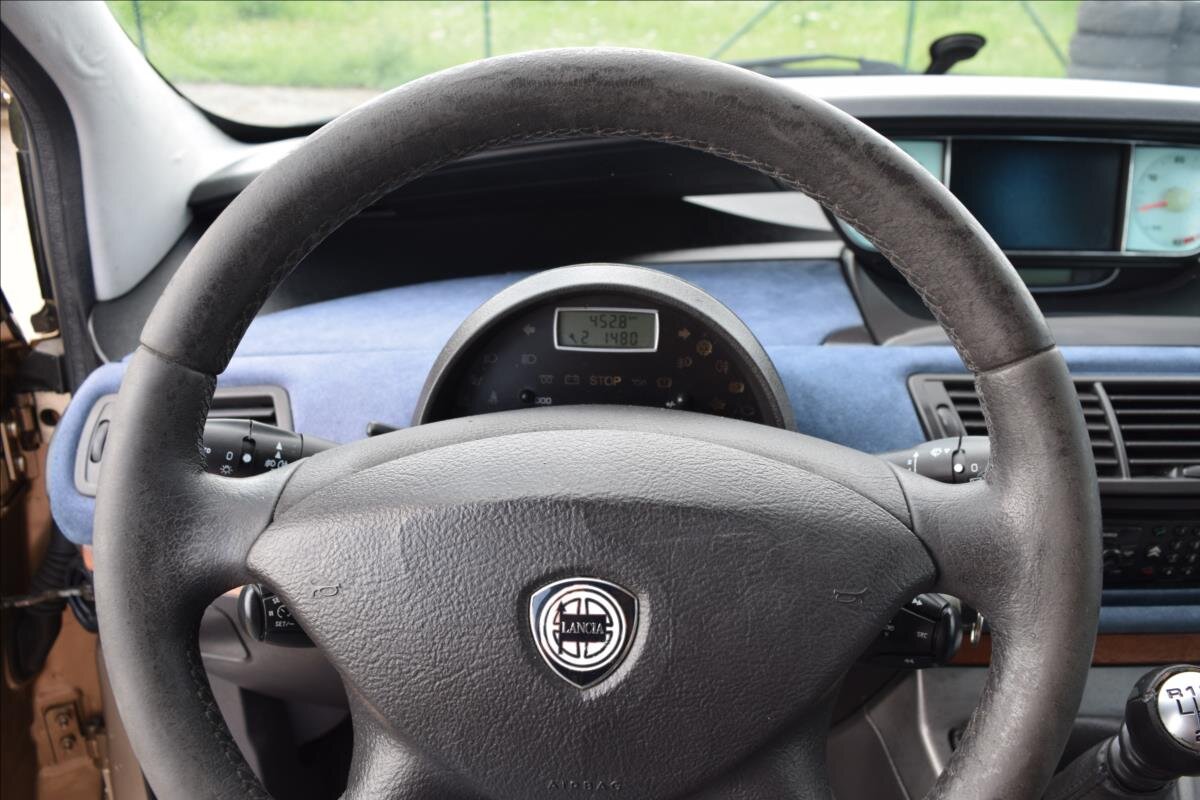 Lancia Phedra MPV 2,2 l 94 kw