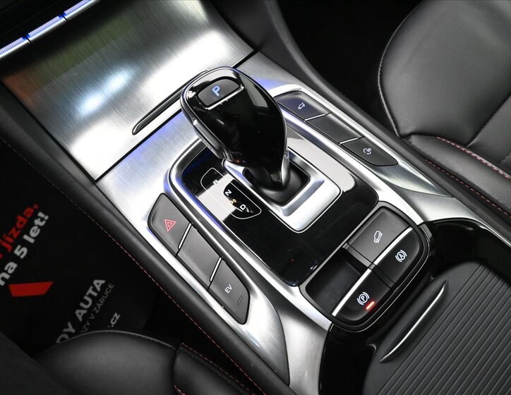 MG EHS SUV / Terénní 1,5 l 119 kw