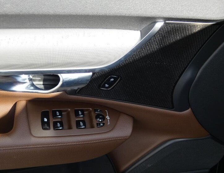 Volvo S90 Sedan / Limuzína 2,0 l 173 kw