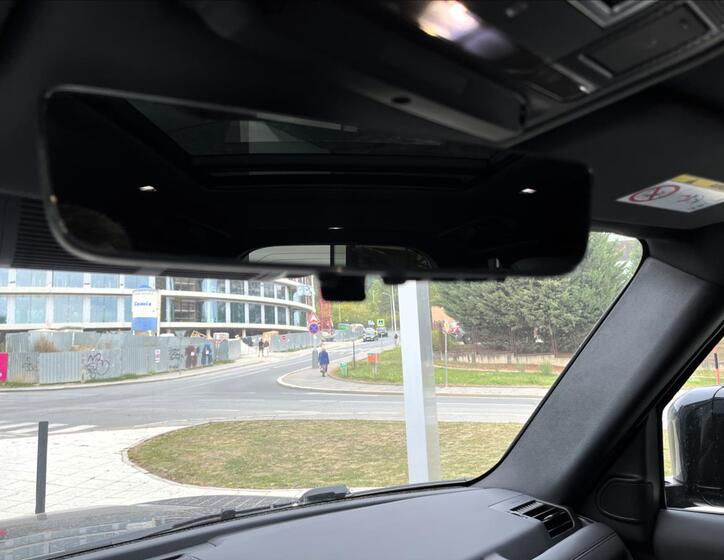 Land Rover Defender 18