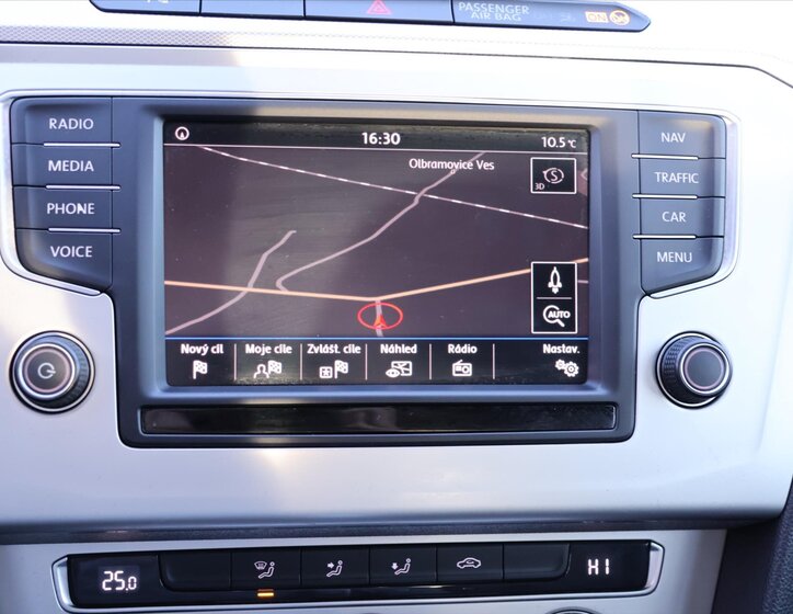 Volkswagen Passat Sedan / Limuzína 1,4 l 110 kw