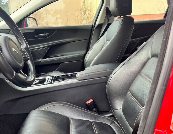 Jaguar XE Sedan / Limuzína 0,0 0