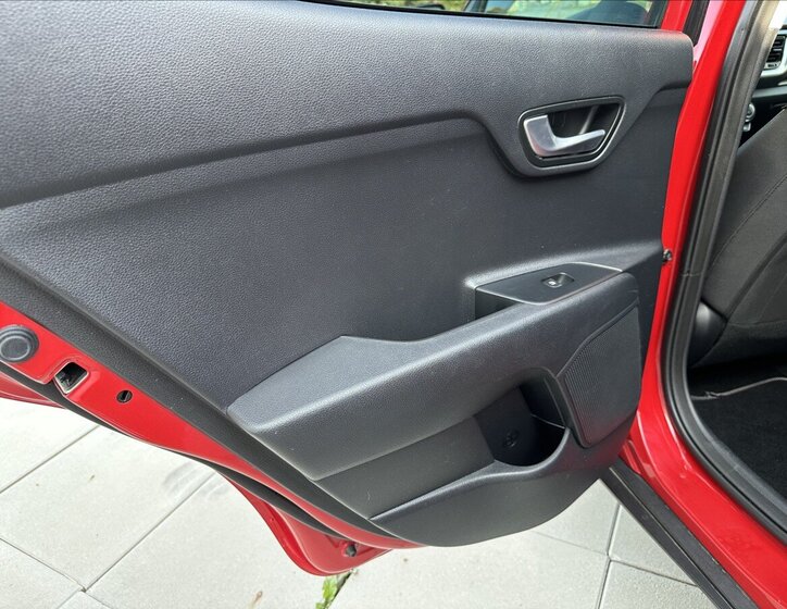 KIA Stonic SUV 1,6 l 81 kw