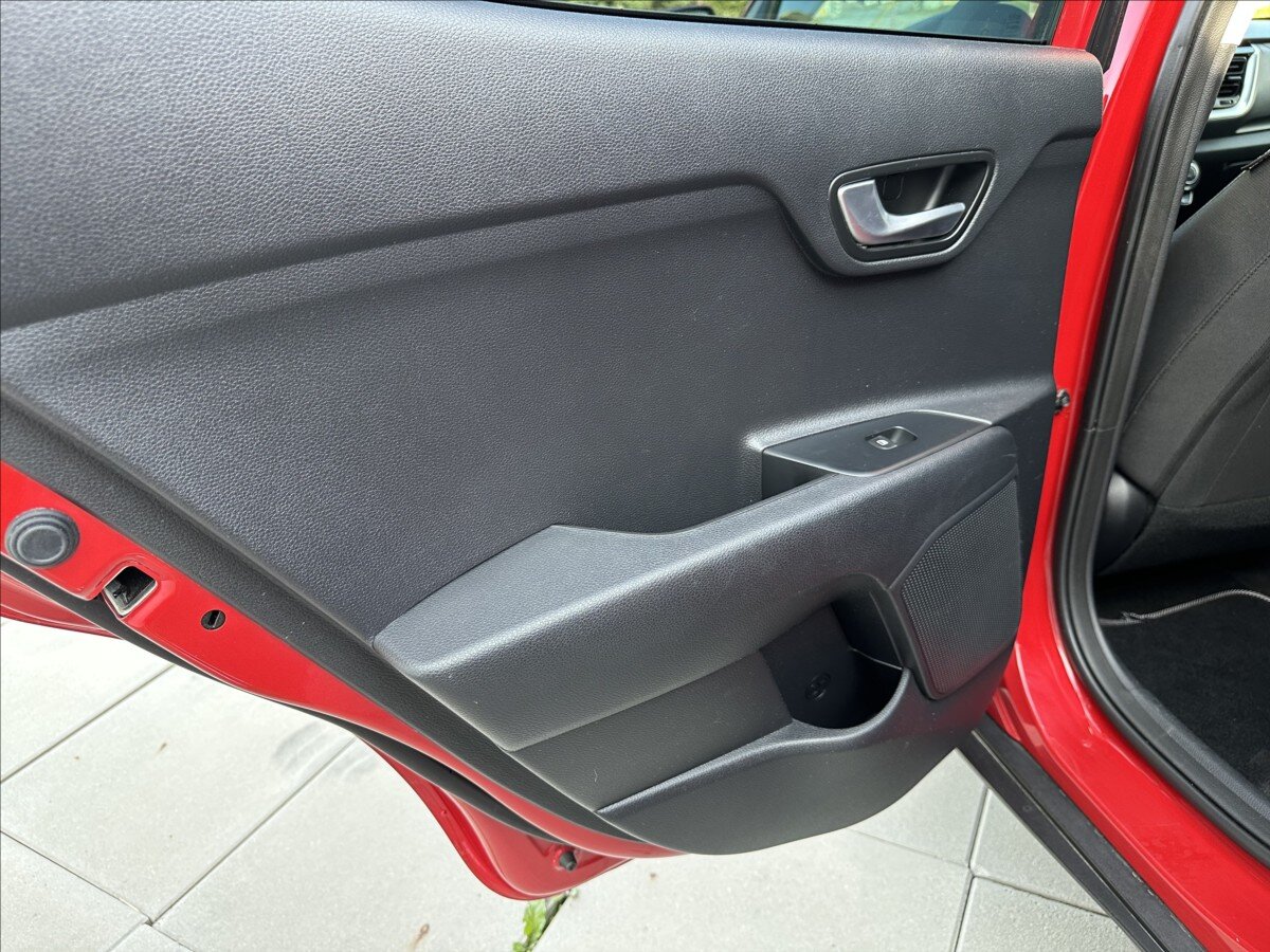 KIA Stonic SUV 1,6 l 81 kw