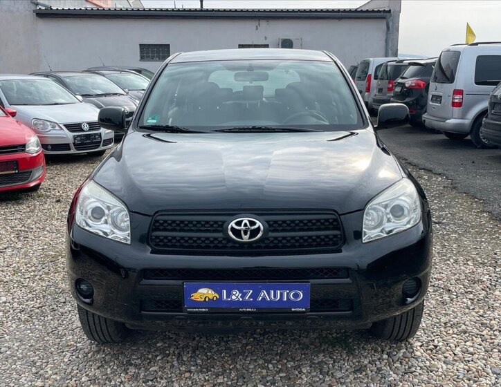 Toyota RAV4 SUV / Terénní 2,0 l 112 kw