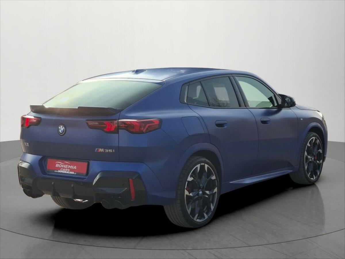 BMW X2 SUV / Terénní 2,0 l 221 kw