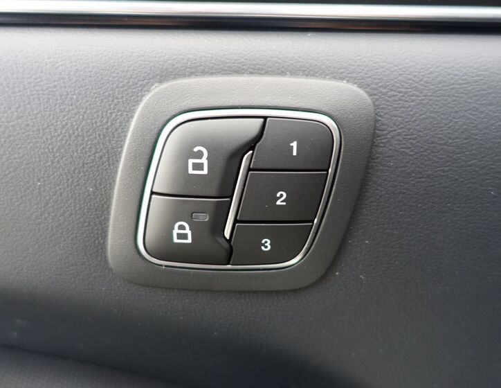 Ford Mustang Mach-E 26