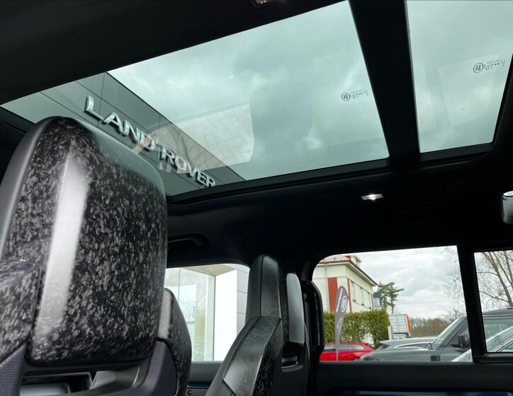 Land Rover Defender SUV / Terénní 4,4 l 467 kw