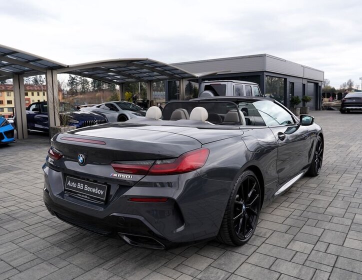 BMW Řada 8 Kabriolet 4,4 l 390 kw