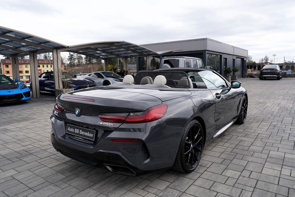 BMW Řada 8 Kabriolet 4,4 l 390 kw