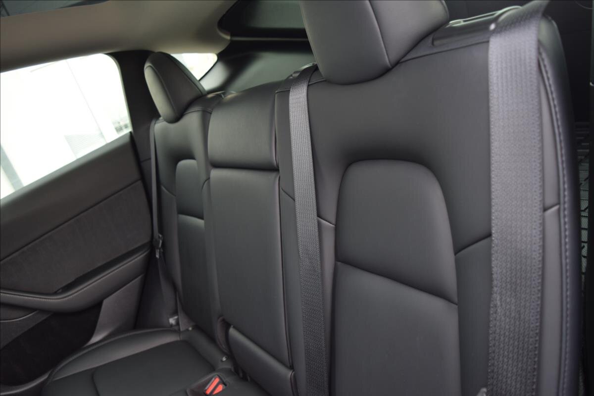 Tesla Model Y SUV / Terénní 0,0 378 kw