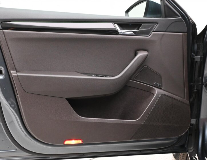 Škoda Superb Kombi 2,0 l 110 kw