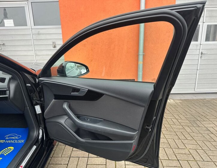 Audi A4 Kombi 2,0 l 140 kw