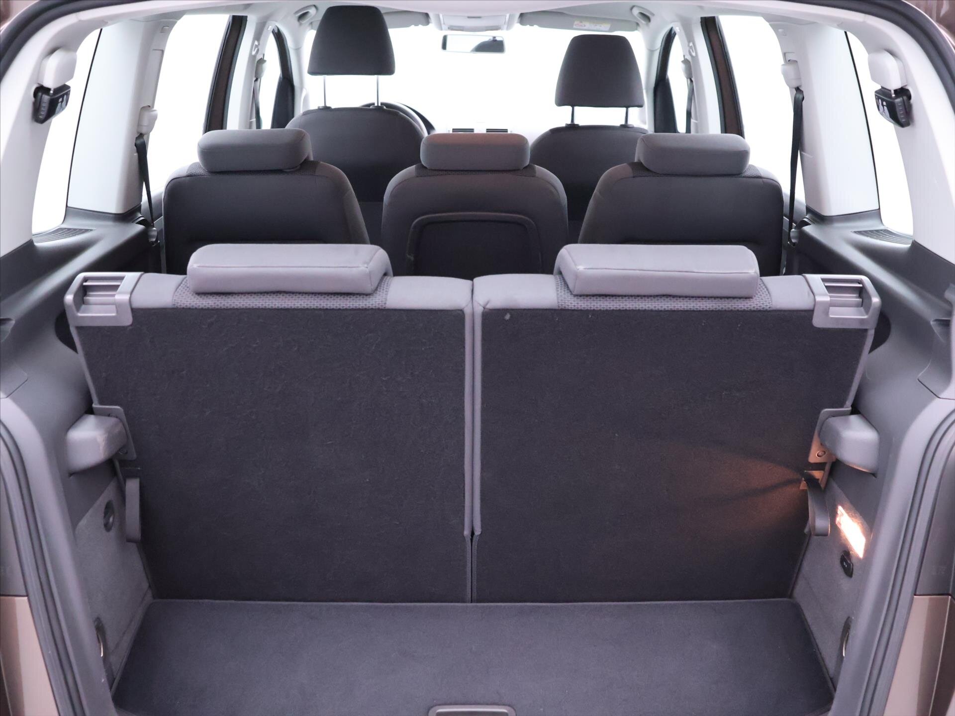 Volkswagen Touran MPV 1,6 l 77 kw