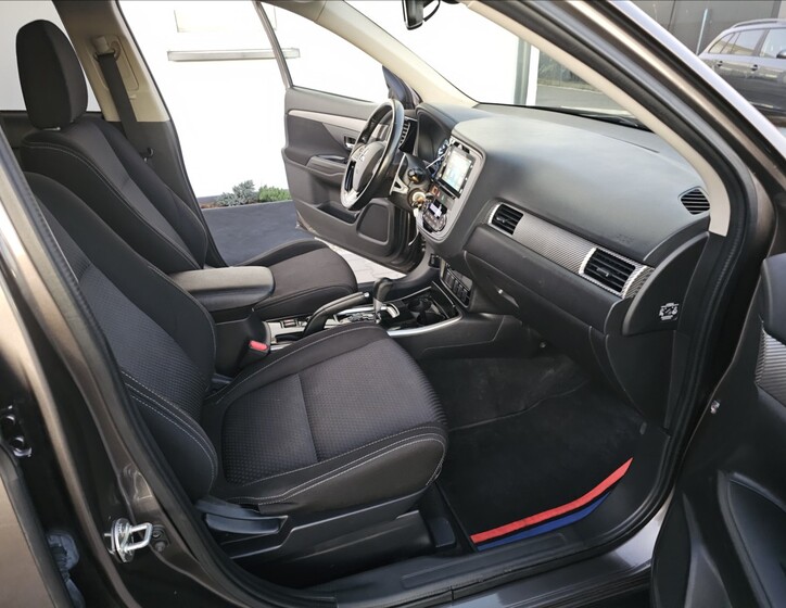 Mitsubishi Outlander 33