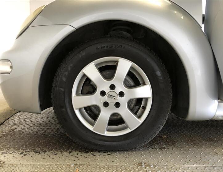 Volkswagen New Beetle 28