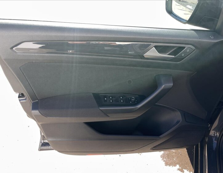 Volkswagen T-Roc SUV / Terénní 1,5 l 110 kw