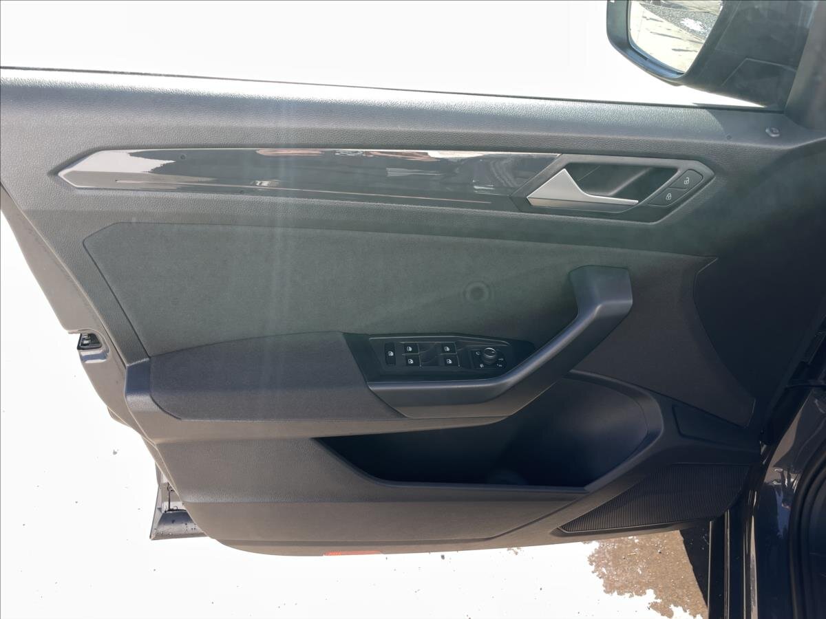 Volkswagen T-Roc SUV / Terénní 1,5 l 110 kw