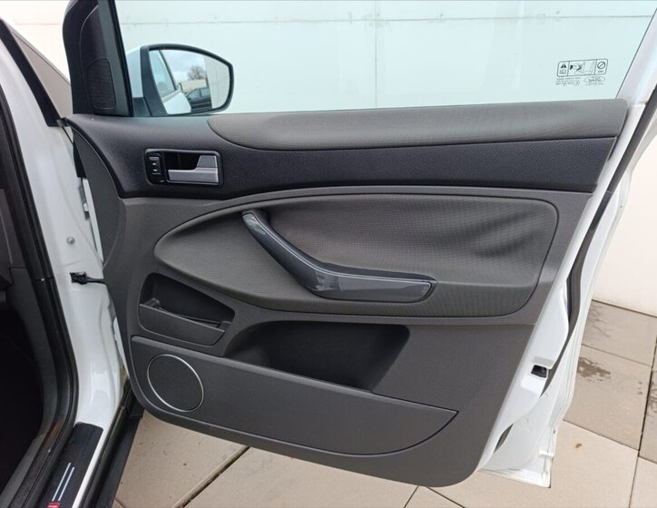 Ford Kuga SUV / Terénní 2,0 l 120 kw