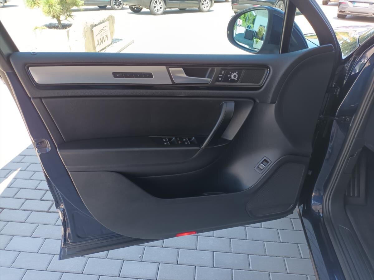 Volkswagen Touareg SUV / Terénní 3,0 l 176 kw