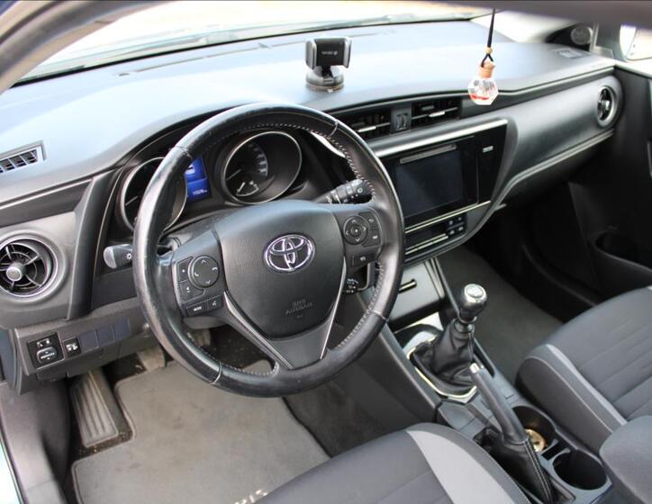 Toyota Auris 10