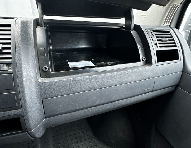 Volkswagen Caravelle 27