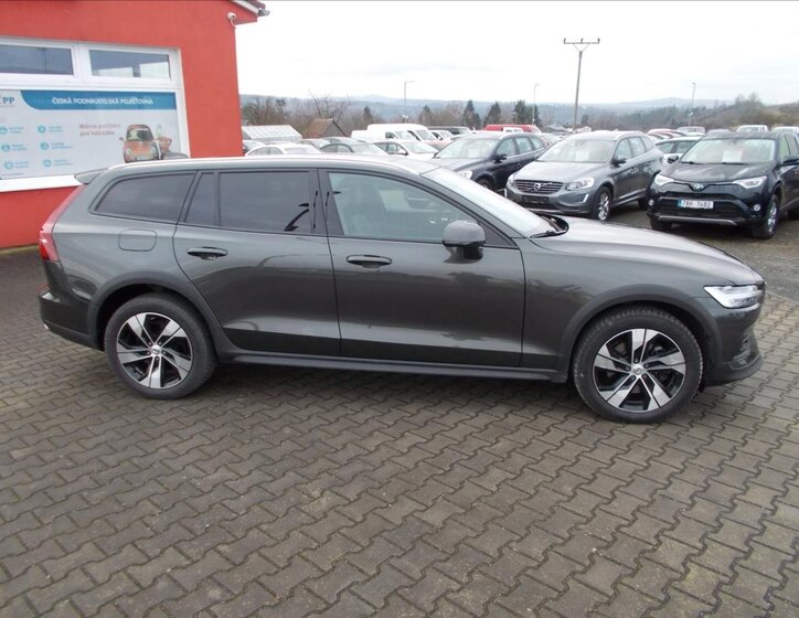 Volvo V60 Kombi 2,0 l 145 kw