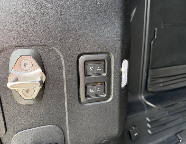 Land Rover Defender SUV / Terénní 3,0 l 221 kw