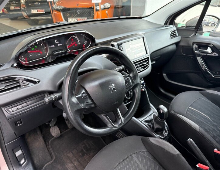 Peugeot 208 Hatchback 1,4 l 70 kw
