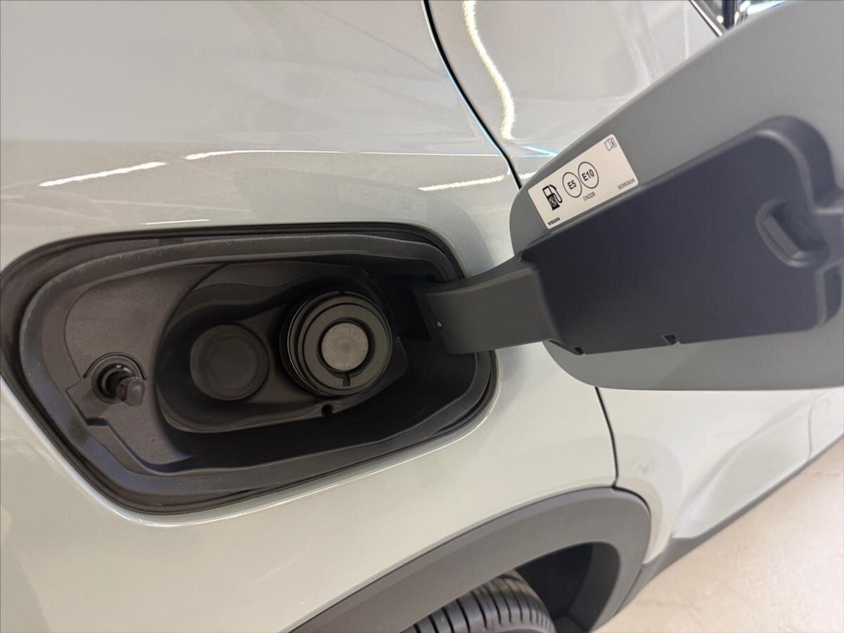 Volvo XC40 SUV / Terénní 2,0 l 120 kw