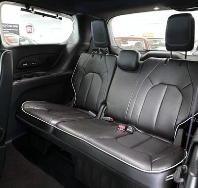 Chrysler Pacifica 11