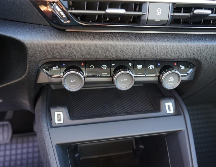 Citroën C4 X Sedan / Limuzína 1,2 l 96 kw