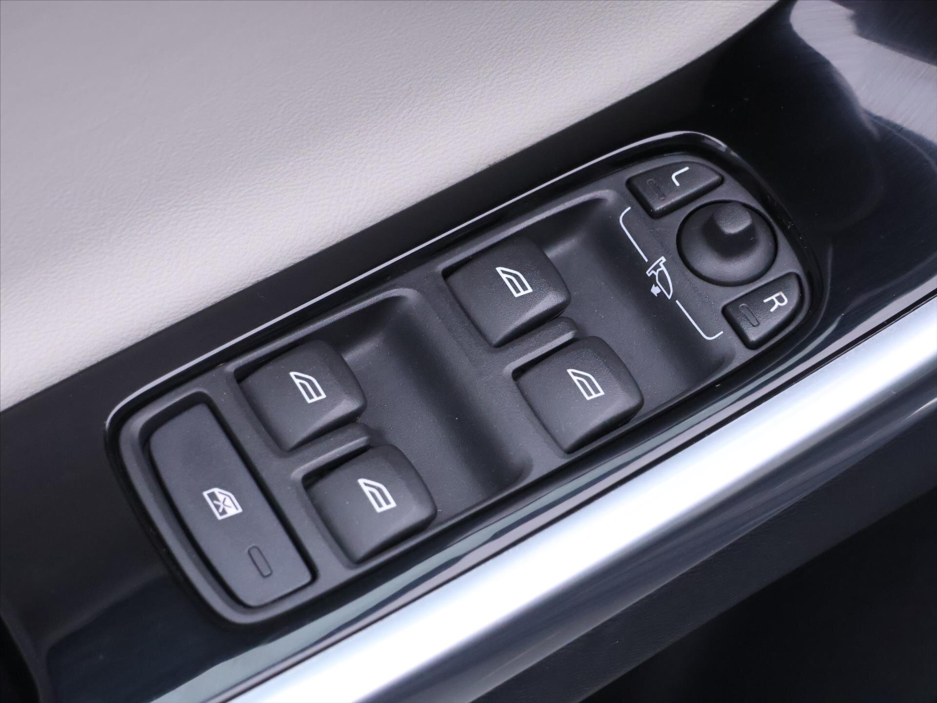 Volvo XC60 SUV 2,4 l 140 kw