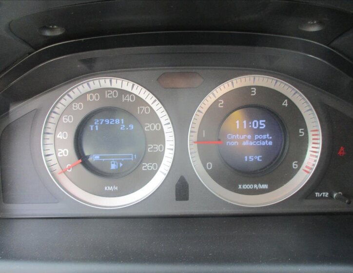 Volvo XC70 Kombi 2,4 l 151 kw