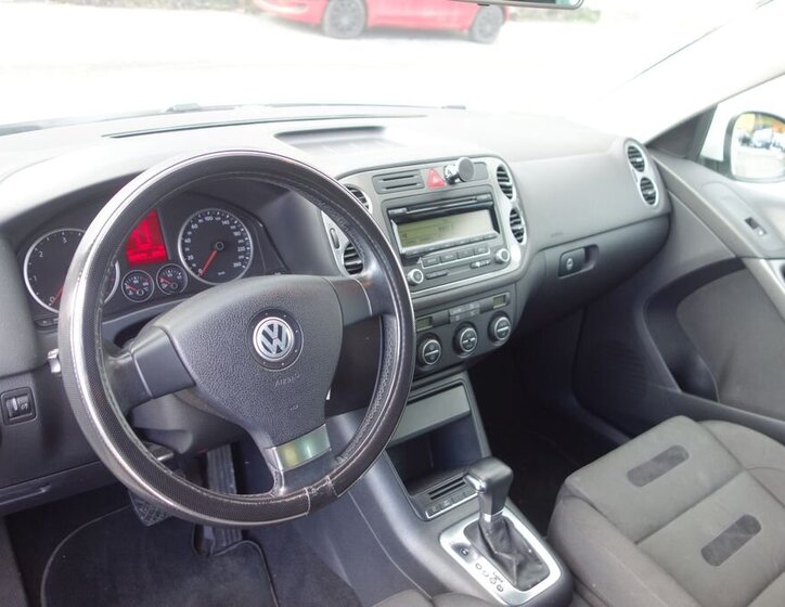 Volkswagen Tiguan 9