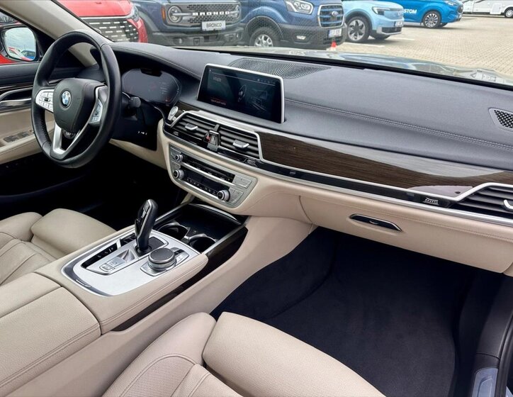 BMW Řada 7 Ostatní 4,4 l 390 kw