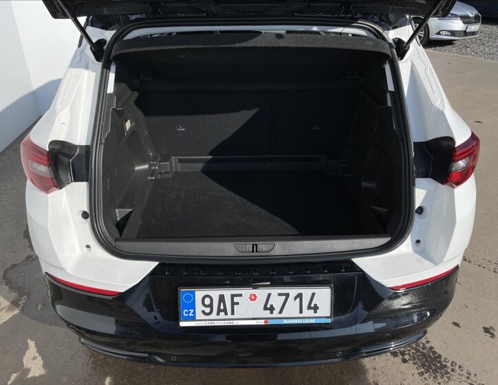 Opel Grandland SUV / Terénní 1,5 l 96 kw