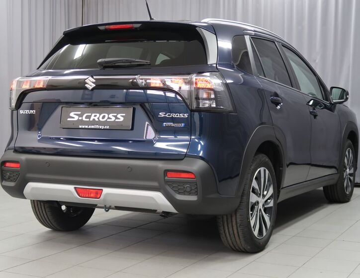 Suzuki S-Cross 8