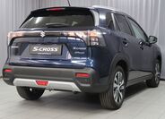 Suzuki S-Cross 8