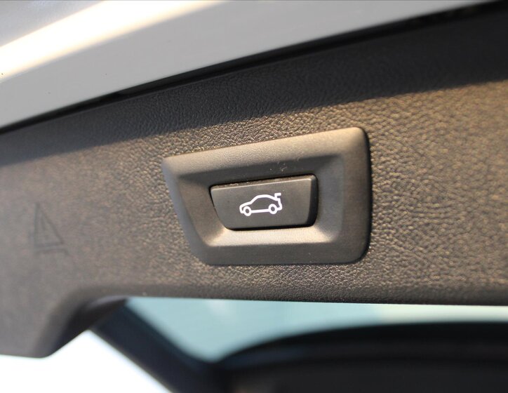 BMW Řada 5 Kombi 3,0 l 195 kw