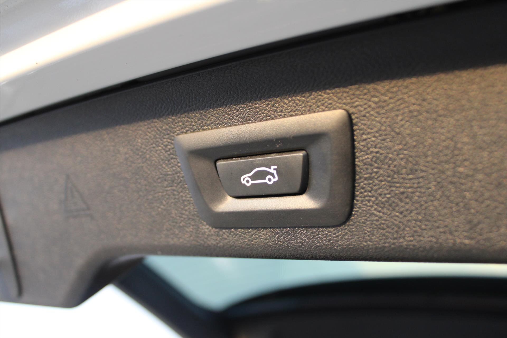 BMW Řada 5 Kombi 3,0 l 195 kw