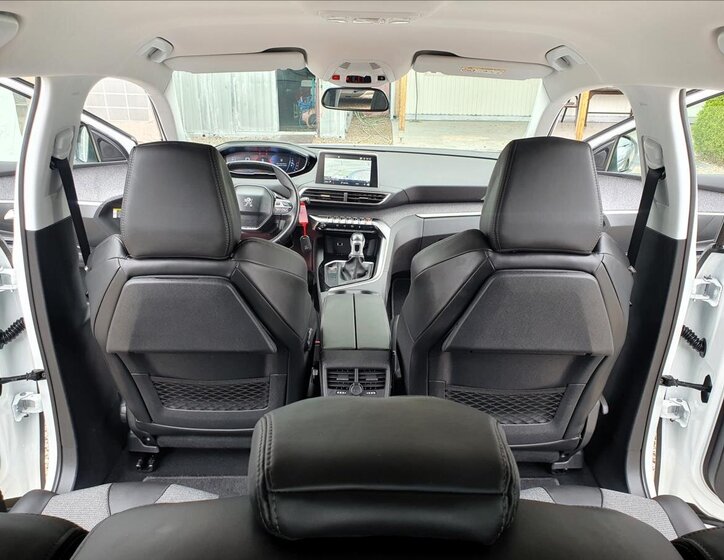 Peugeot 5008 SUV 2,0 l 110 kw