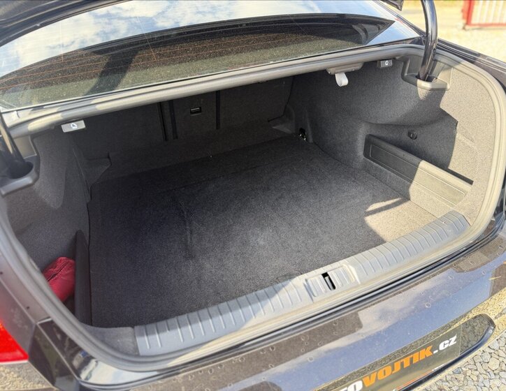 Volkswagen Passat Sedan / Limuzína 2,0 l 110 kw