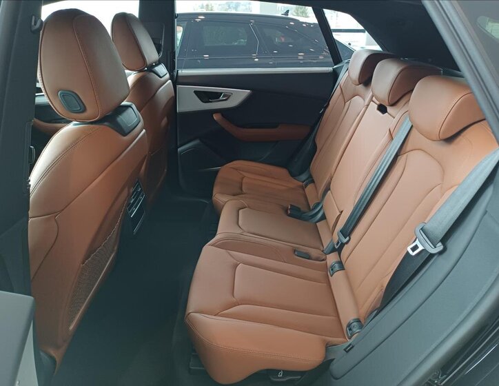 Audi Q8 SUV / Terénní 3,0 l 210 kw