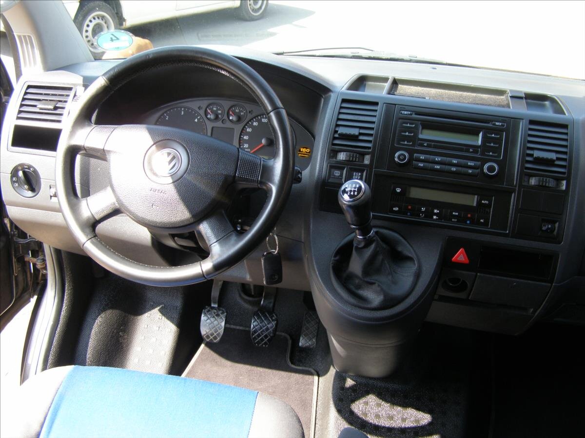 Volkswagen Caravelle MPV 2,5 l 128 kw