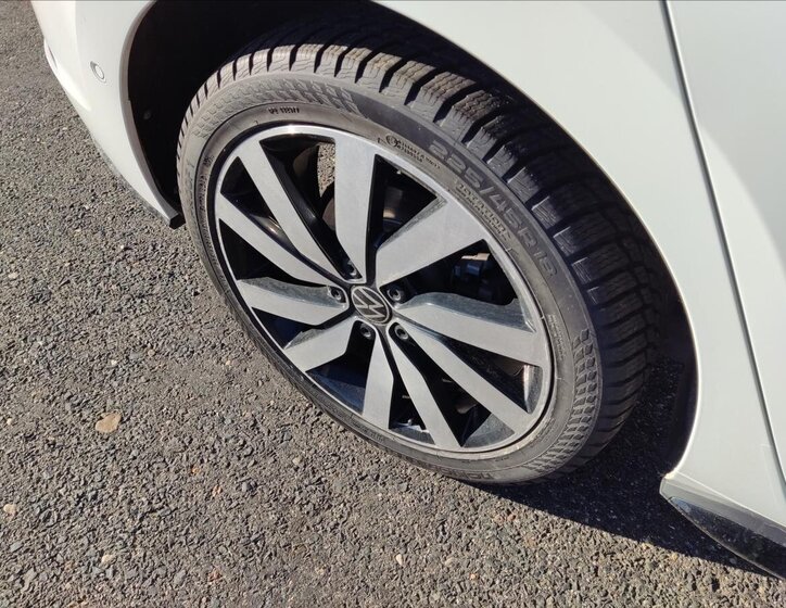 Volkswagen Touran MPV 1,5 l 110 kw